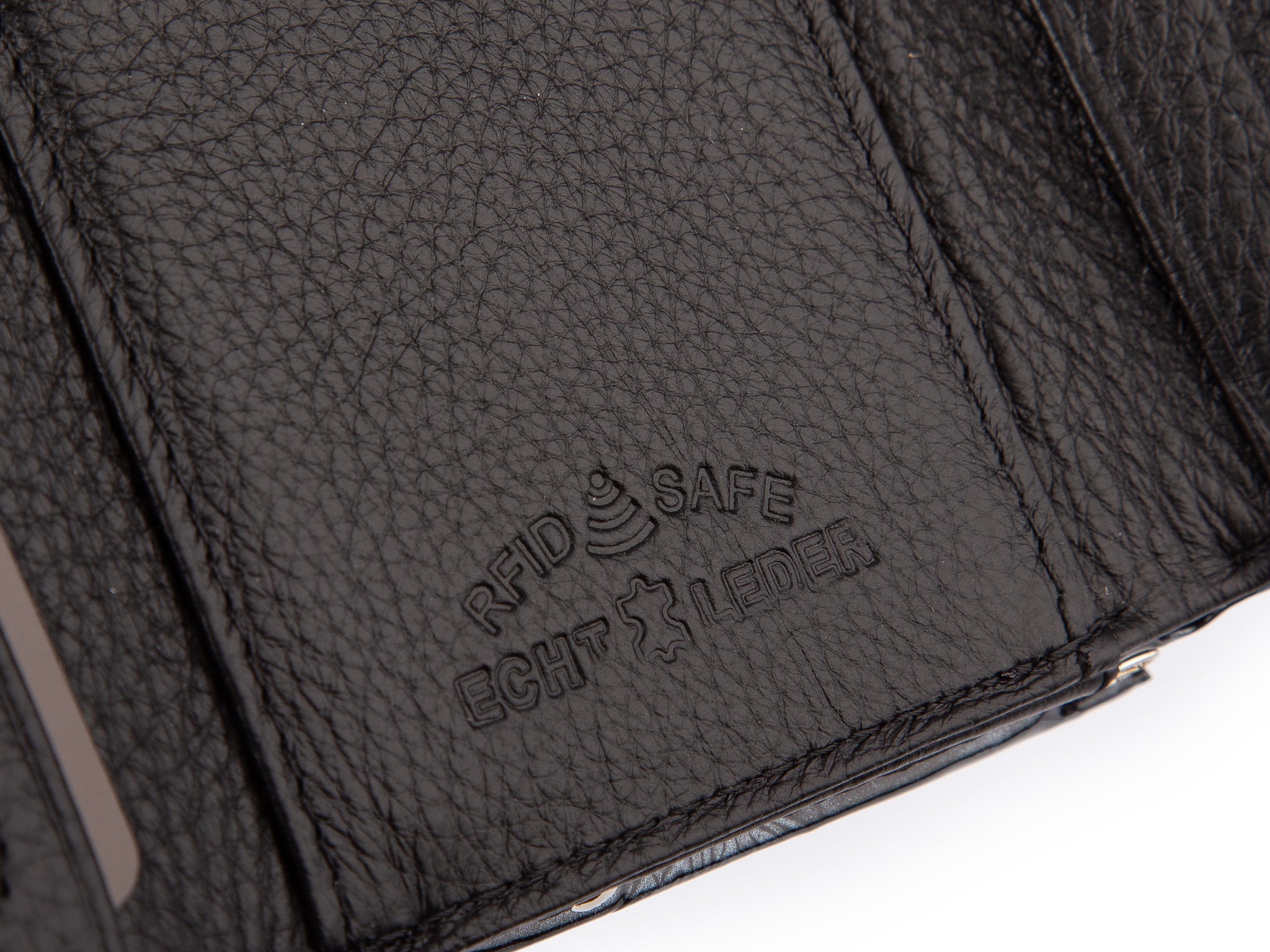 9829d67909575d3aa0b7051df2e184df