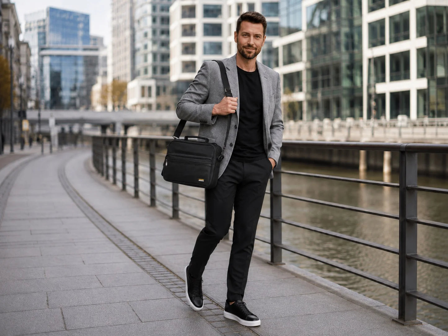 Czarna torba męska na ramię nylonowa Sanchez Casual 30x22