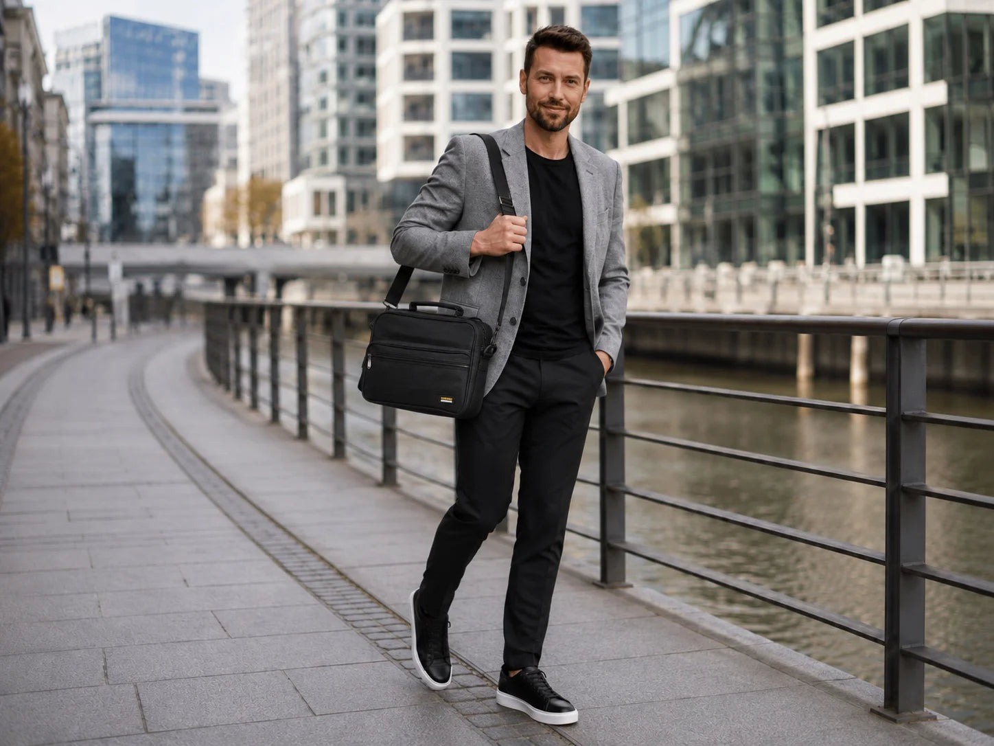 Czarna torba męska na ramię nylonowa Sanchez Casual 30x22