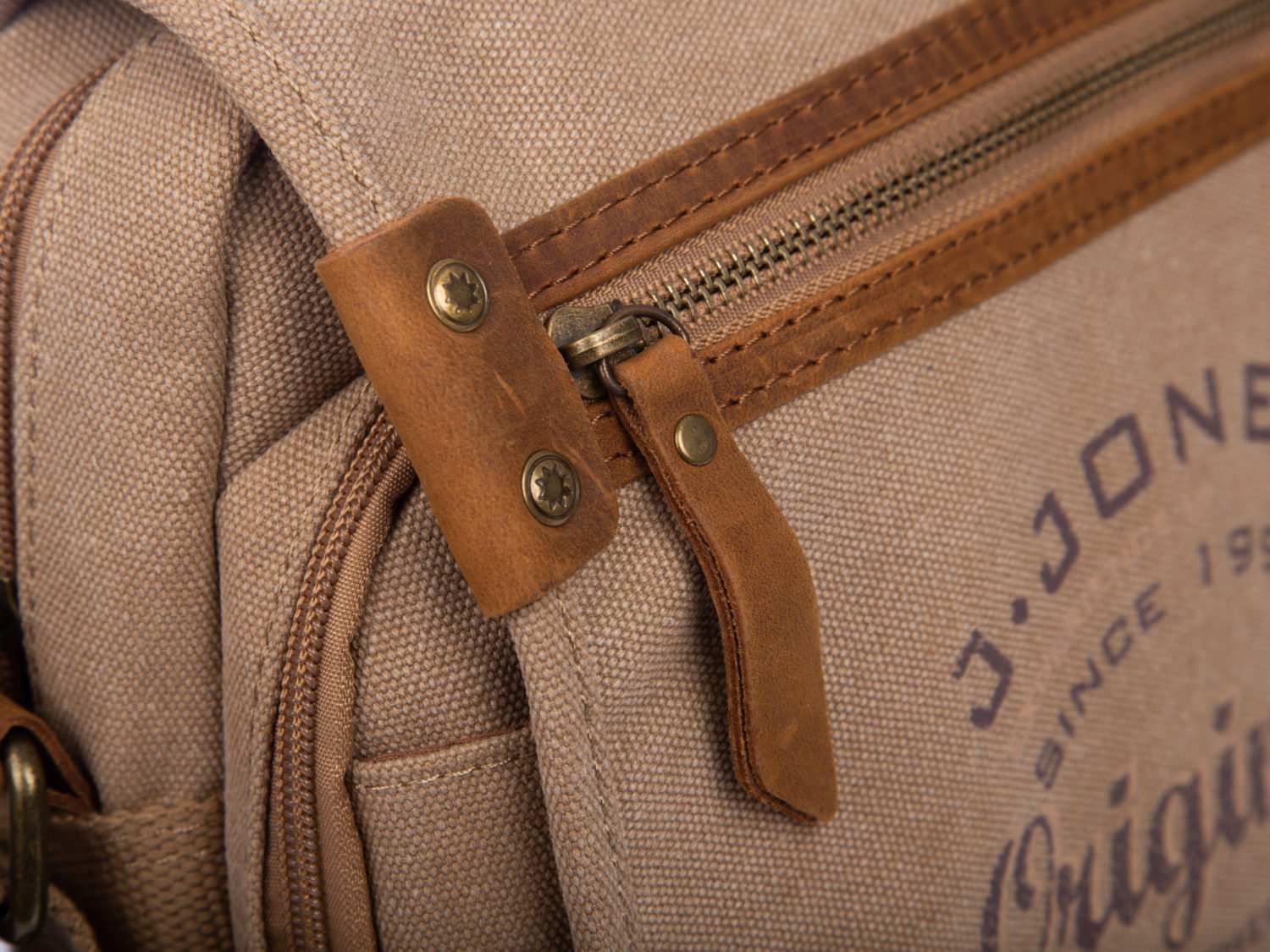 52e9b7ecab08a792f478e93373d4f1a4