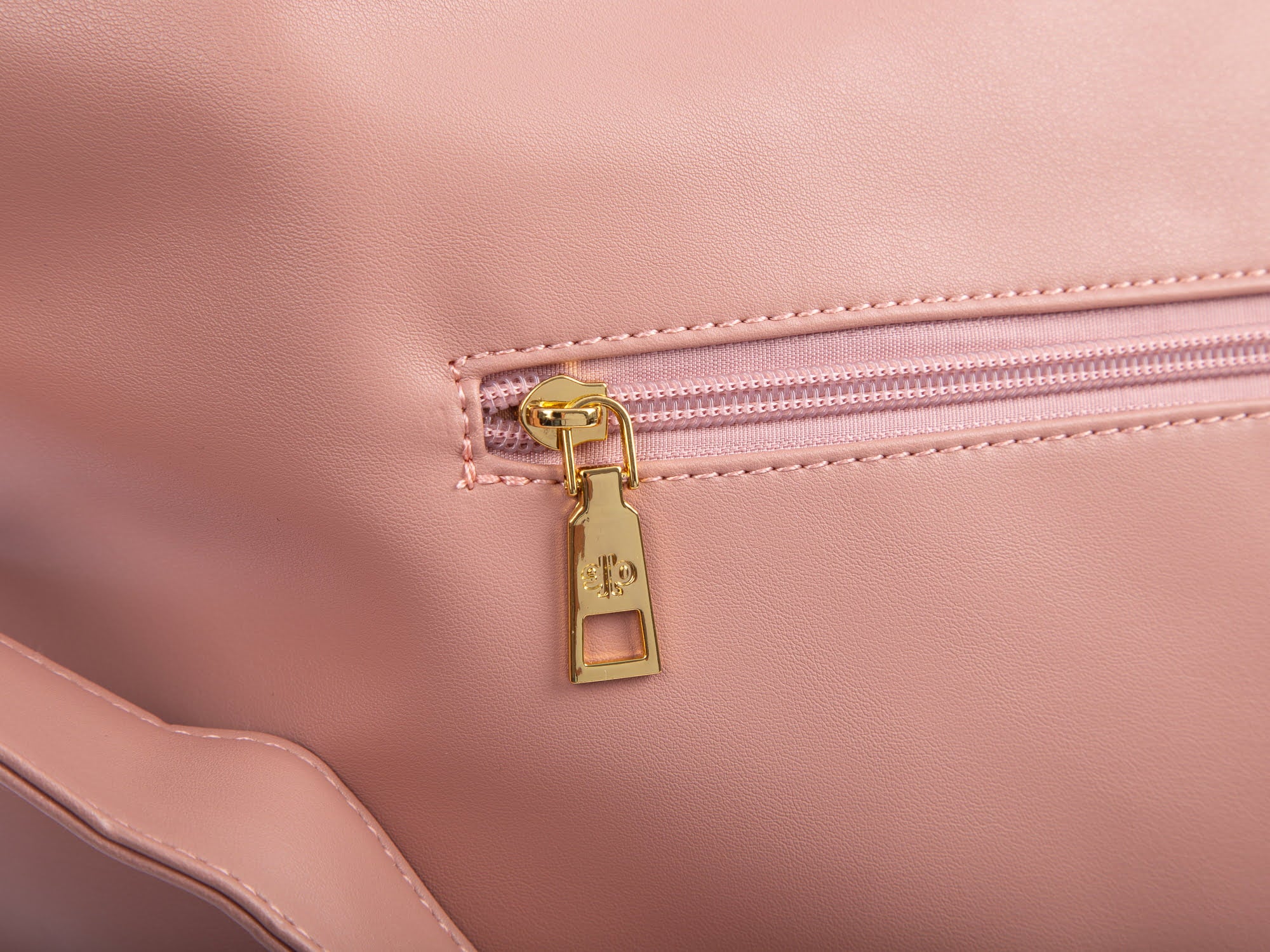 cd7904279e1128262b1b2bb7a6a533e3