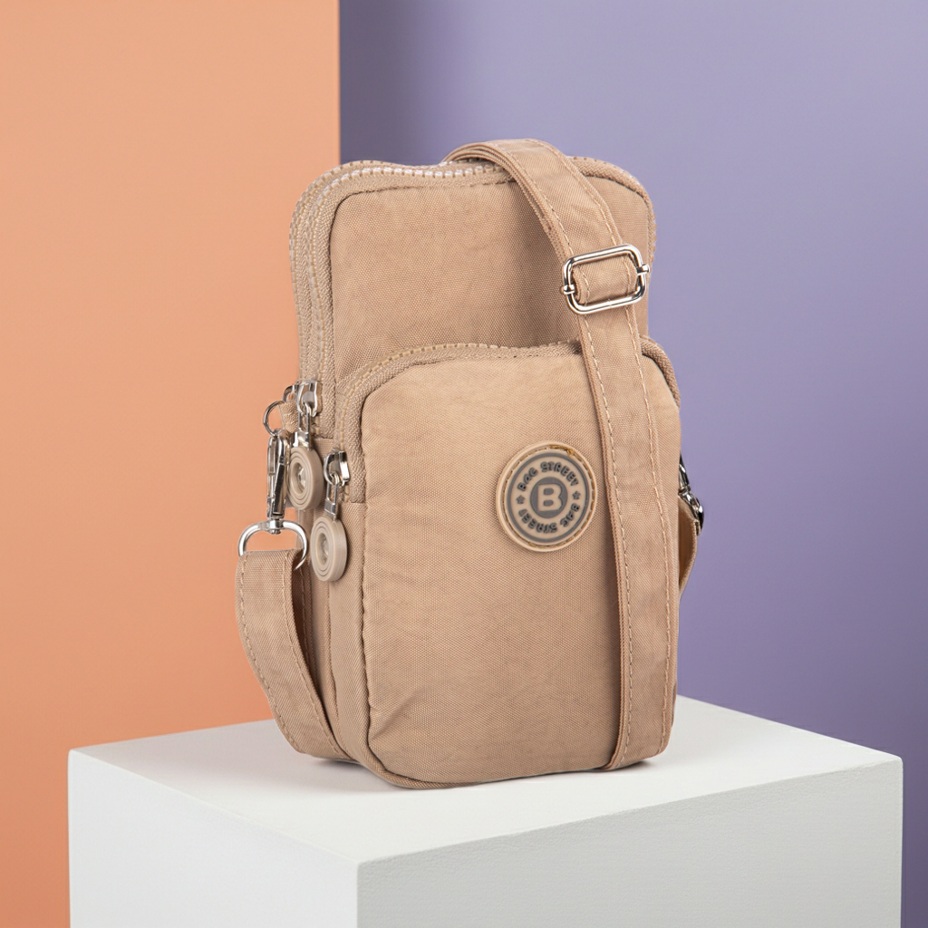 Beżowa paszportówka na szyję Bag Street lekka z kreszu 19x11 cm