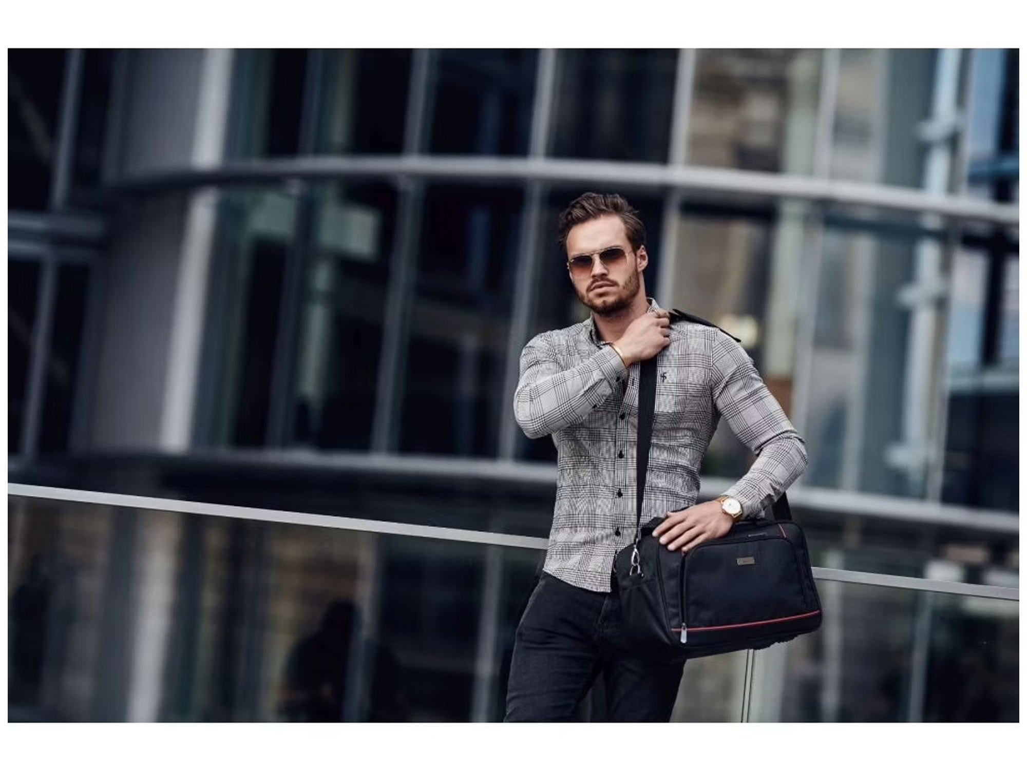 ee46876176214e49bf78159232f6c25d